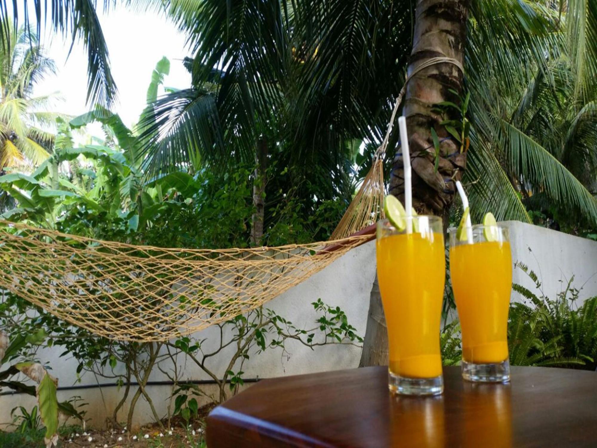 Crystal Oceanic Hotel Ahangama Bagian luar foto