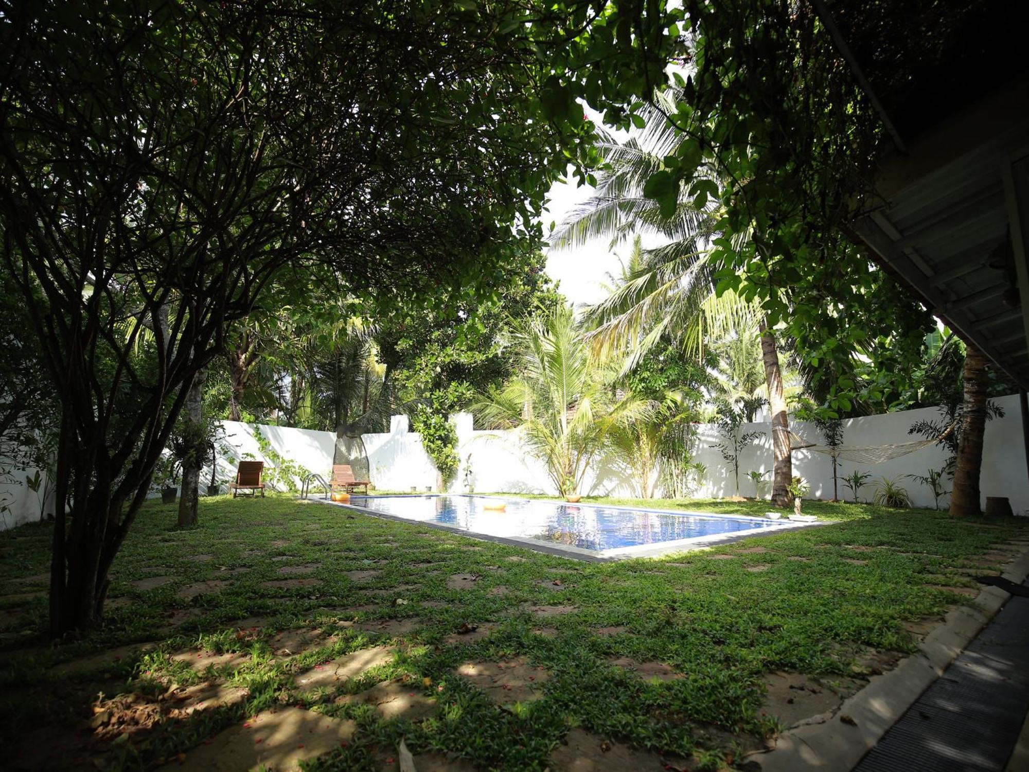 Crystal Oceanic Hotel Ahangama Bagian luar foto