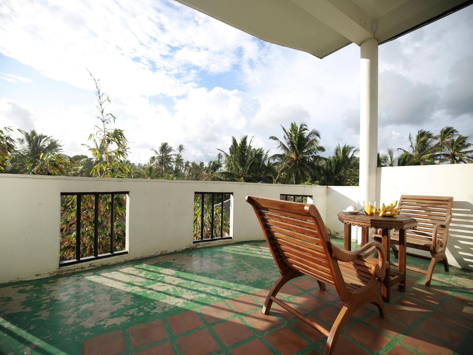 Crystal Oceanic Hotel Ahangama Bagian luar foto