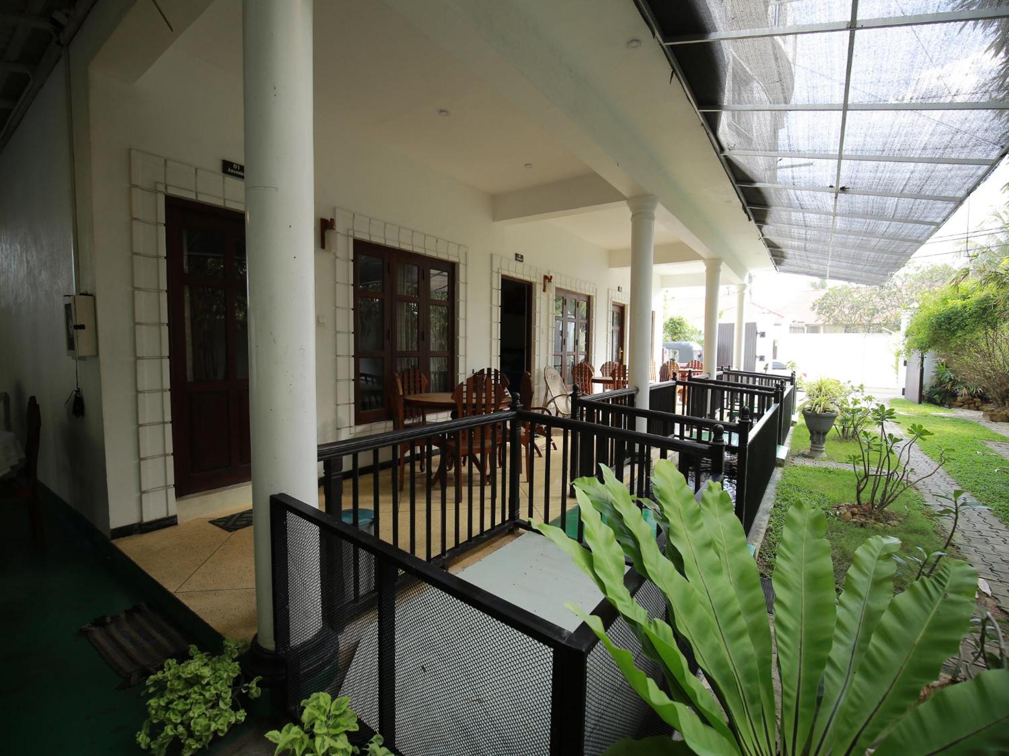 Crystal Oceanic Hotel Ahangama Bagian luar foto