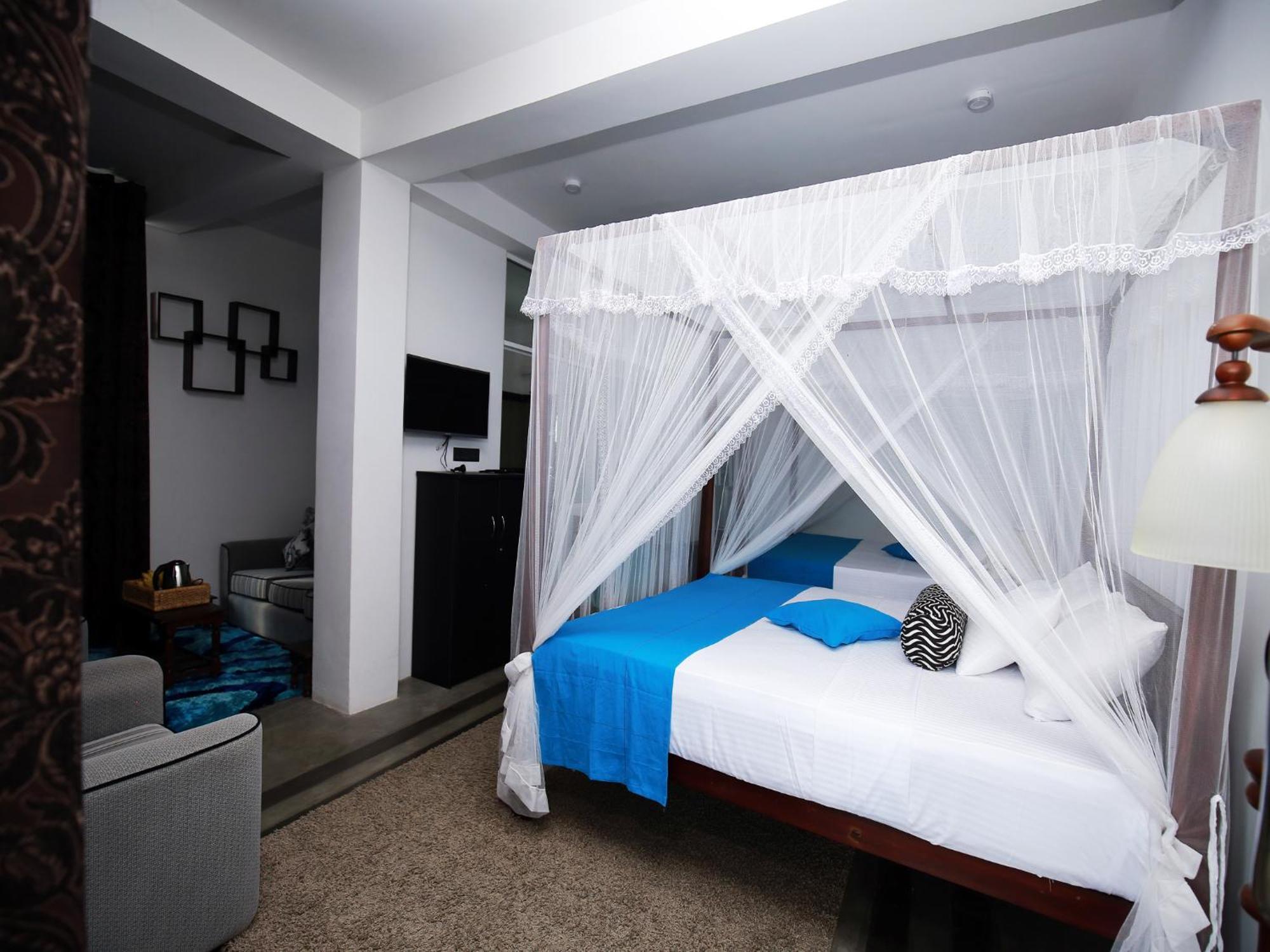 Crystal Oceanic Hotel Ahangama Bagian luar foto