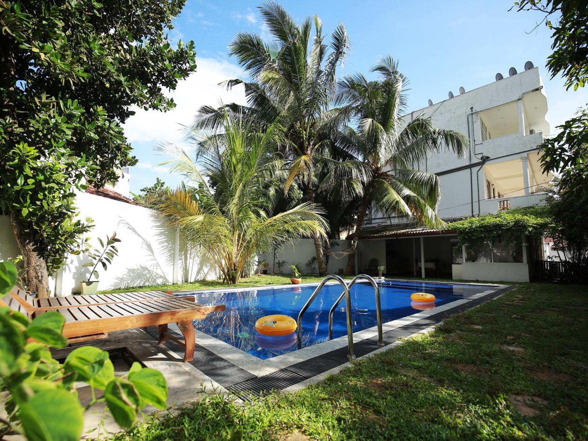 Crystal Oceanic Hotel Ahangama Bagian luar foto