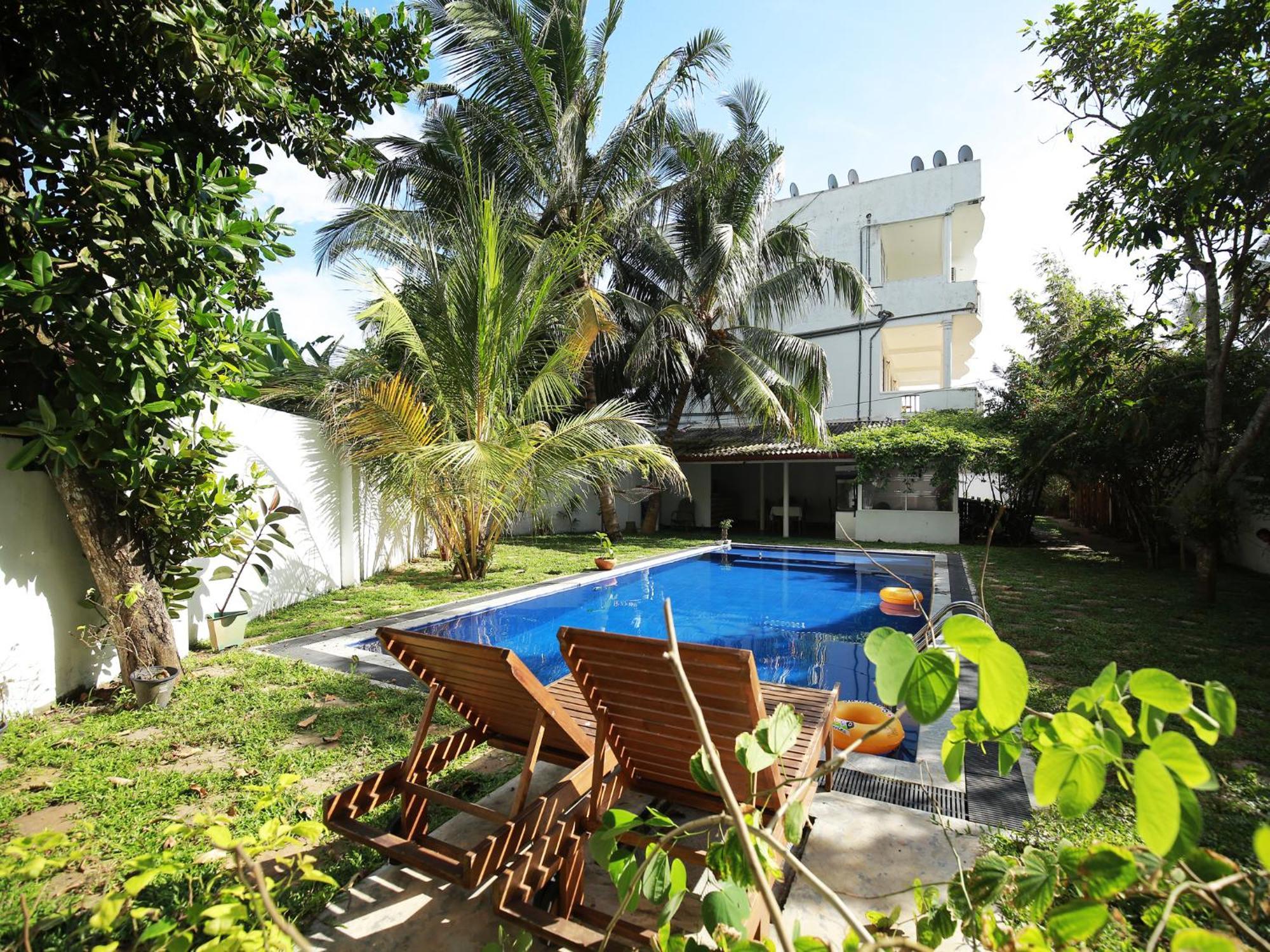 Crystal Oceanic Hotel Ahangama Bagian luar foto